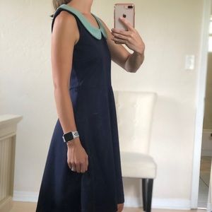 Peter Pan collar mod cloth dress.